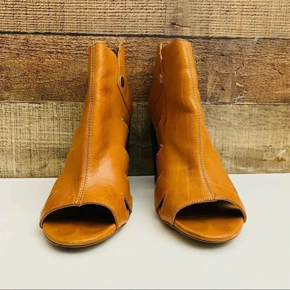 Kelsi Dagger Brooklyn Ball Dance Cut Out Booties - Picture 3 of 10